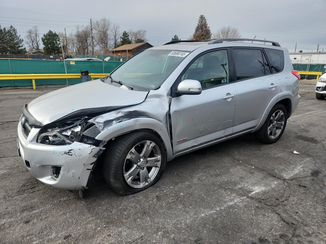 Salvage Toyota RAV4 Image