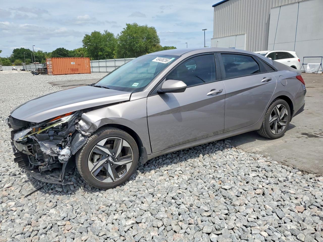 Salvage Hyundai ELANTRA Image