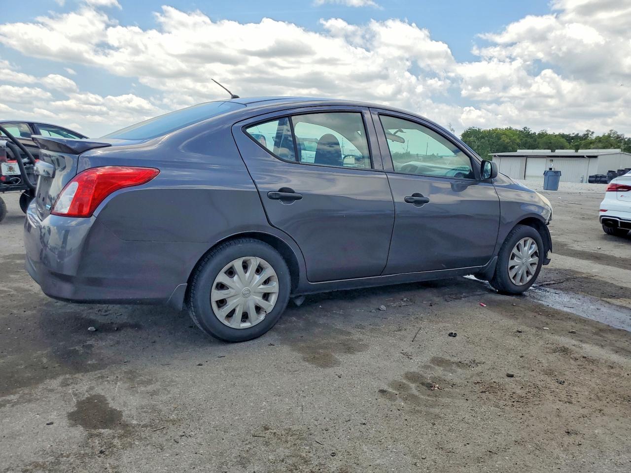 Nissan Versa 1.6 S Plus