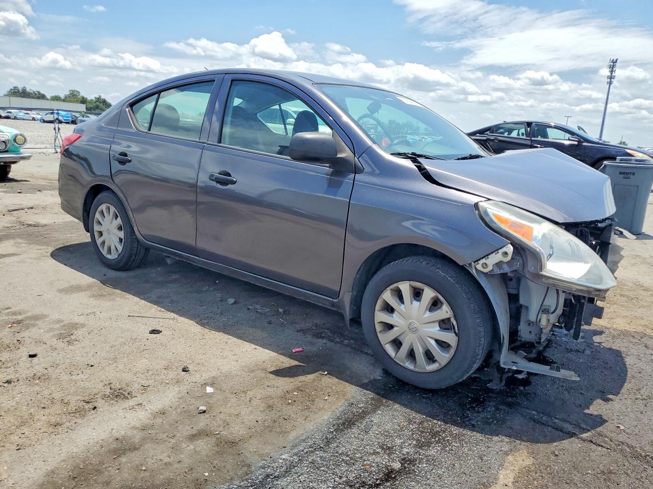 Nissan Versa 1.6 S Plus