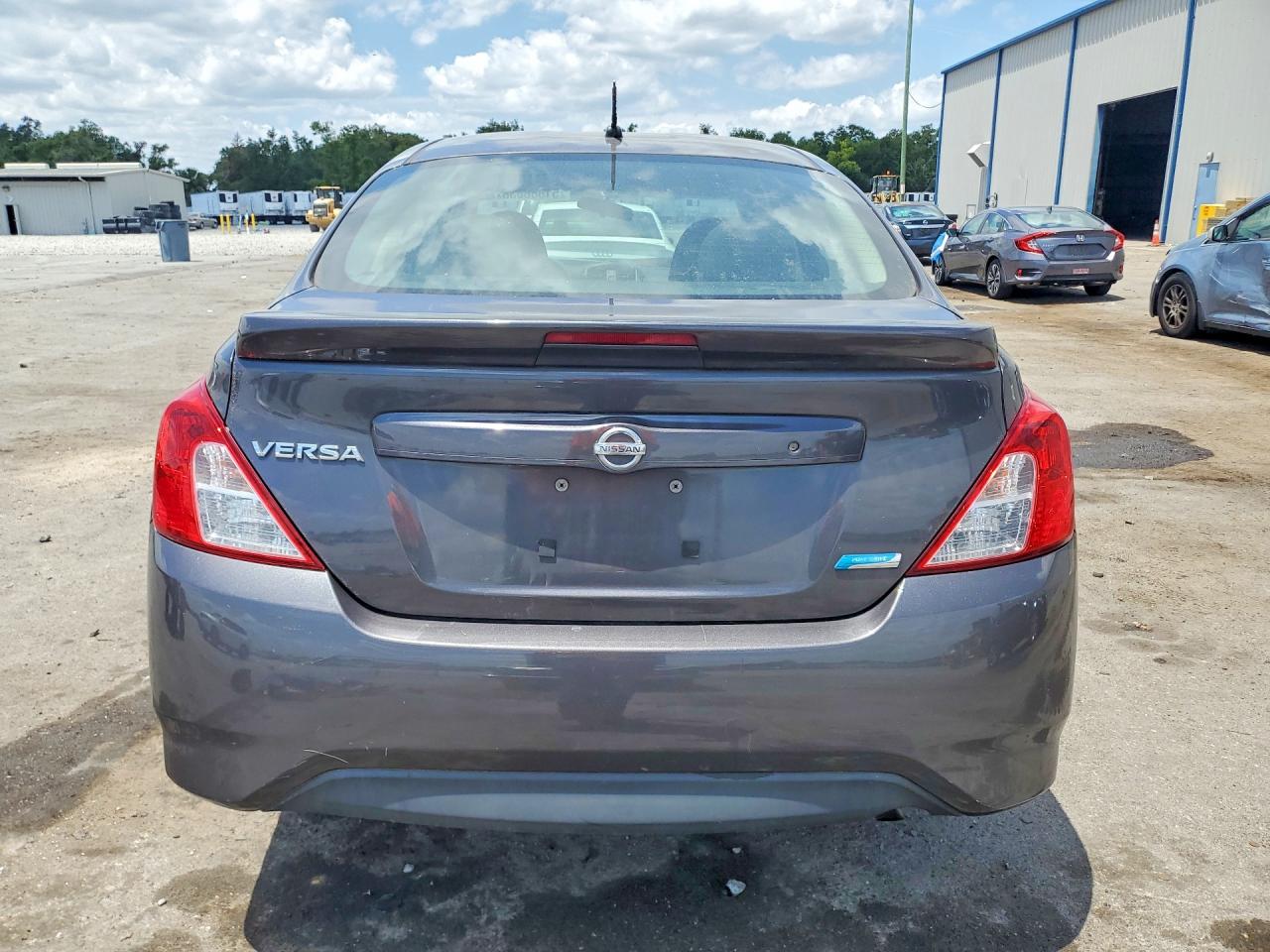 Nissan Versa 1.6 S Plus