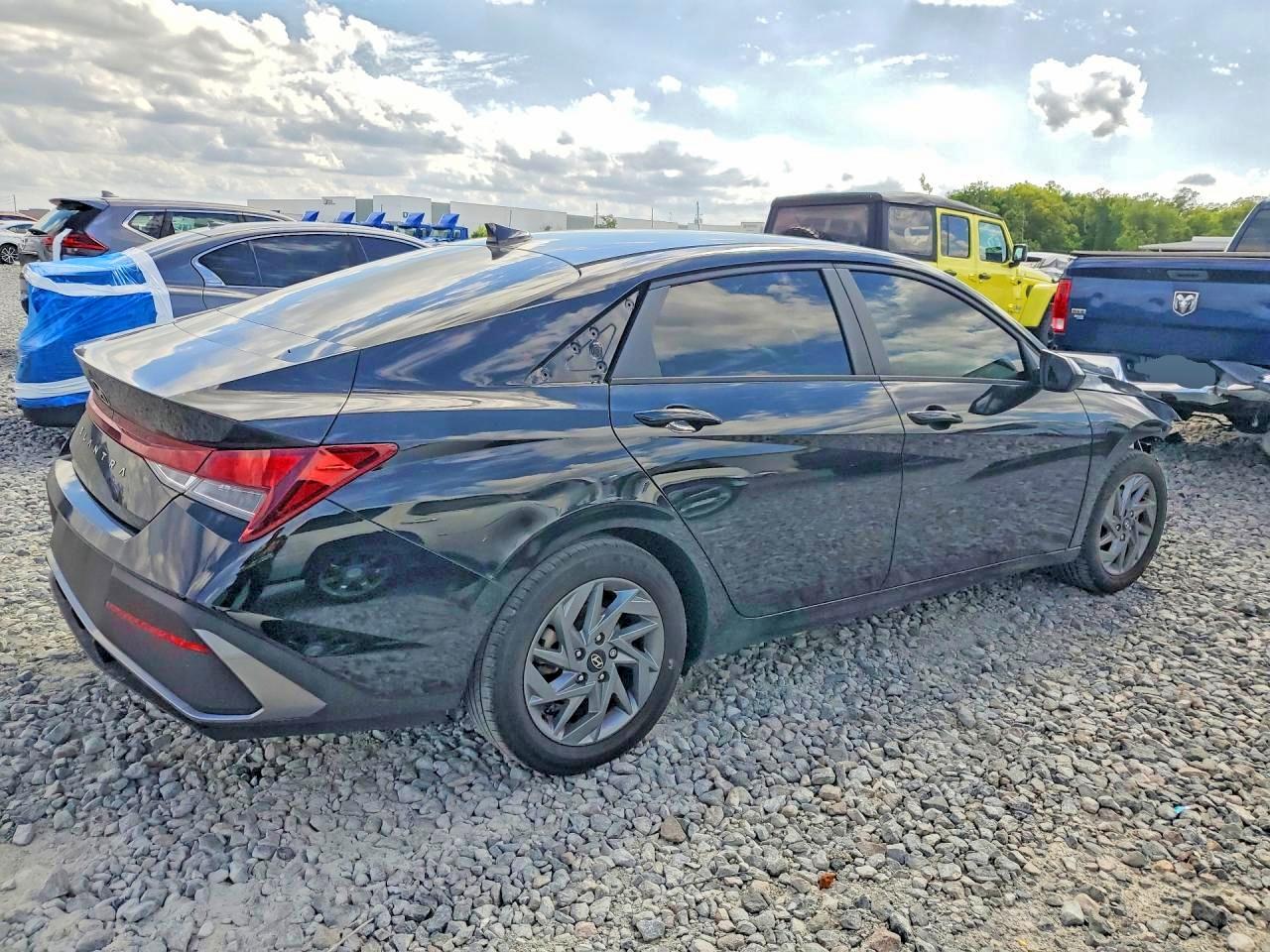 Hyundai ELANTRA Sel