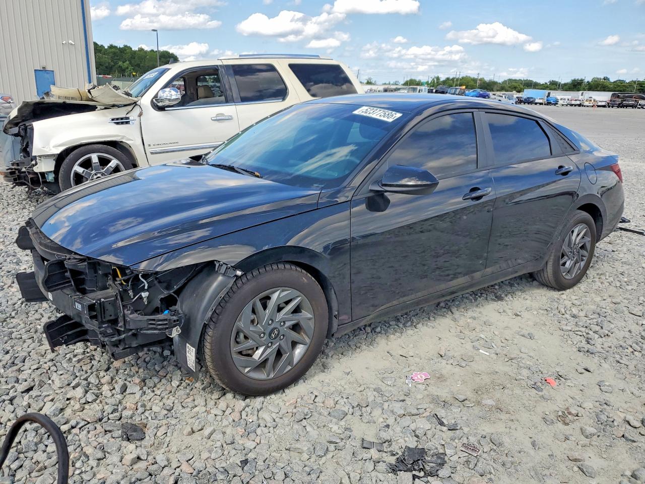 Salvage Hyundai ELANTRA Image