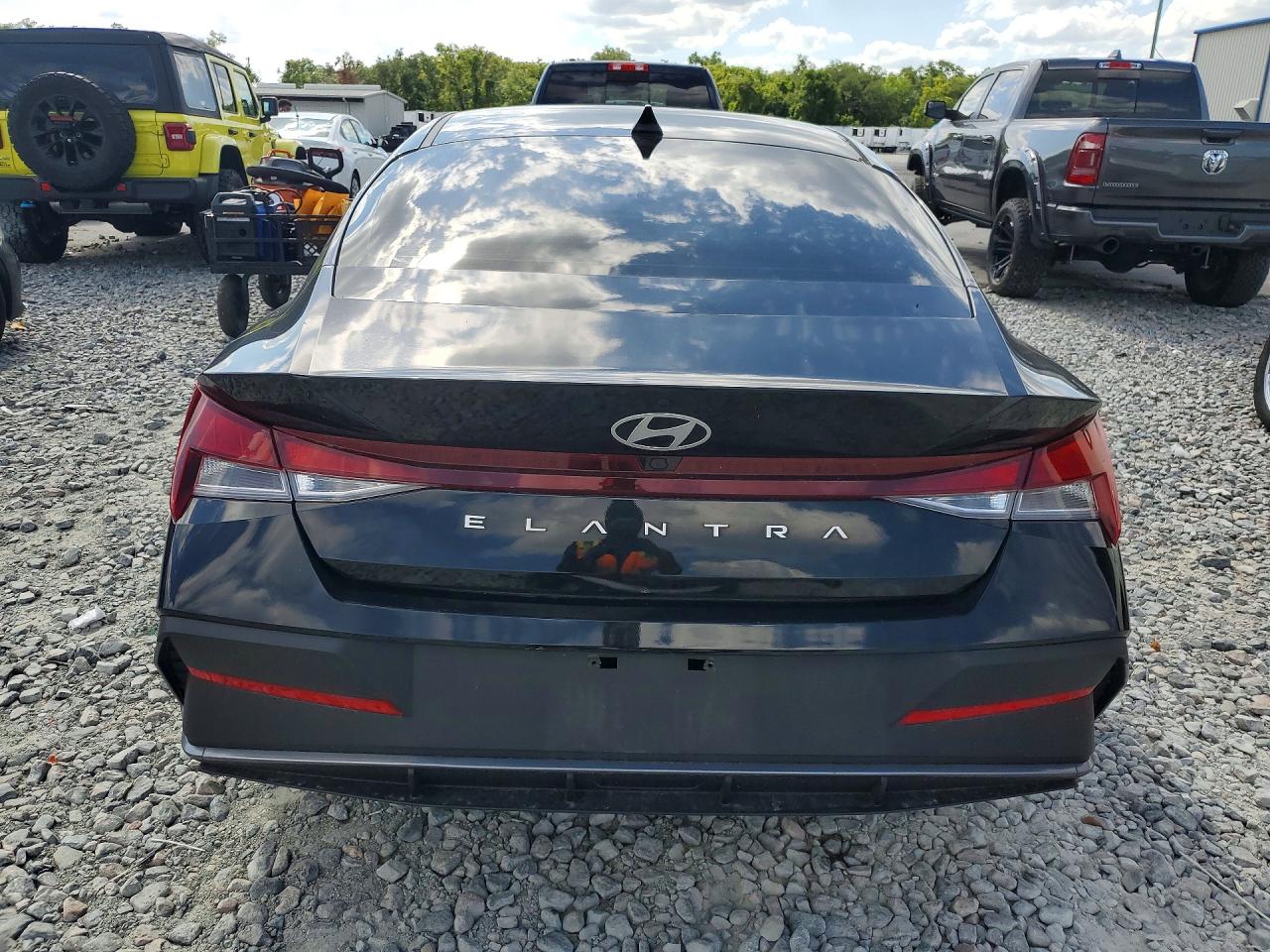 Hyundai ELANTRA Sel