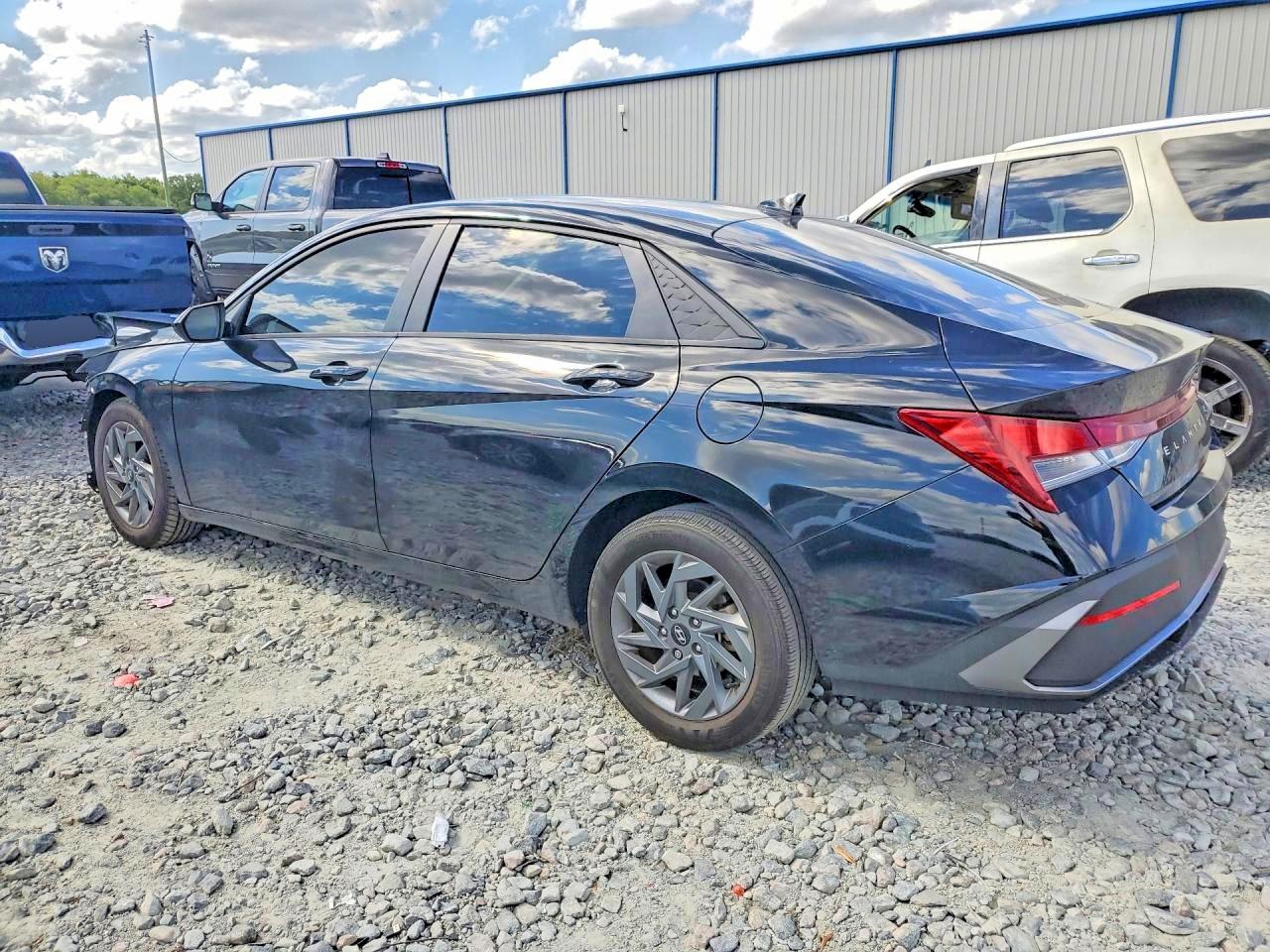 Hyundai ELANTRA Sel