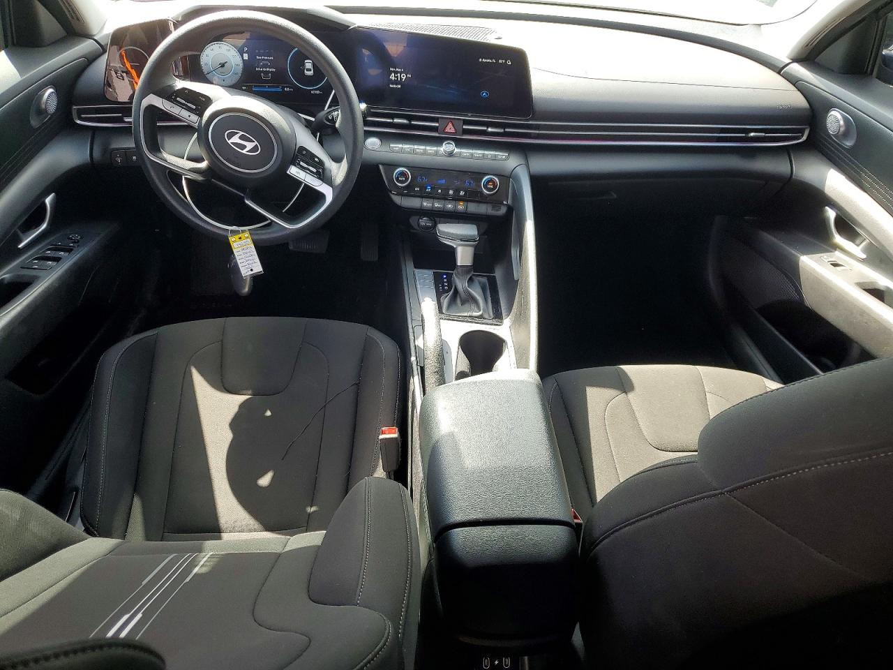 Hyundai ELANTRA Sel