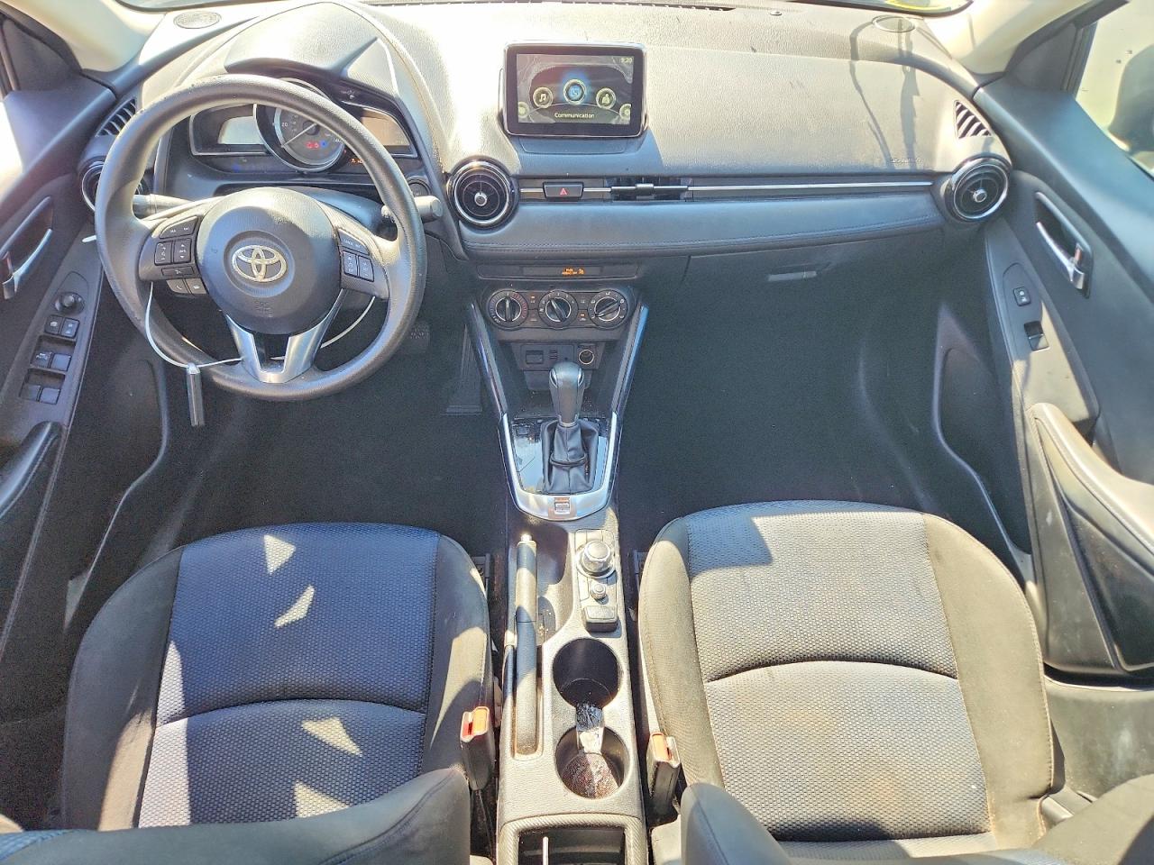 Toyota Yaris Base
