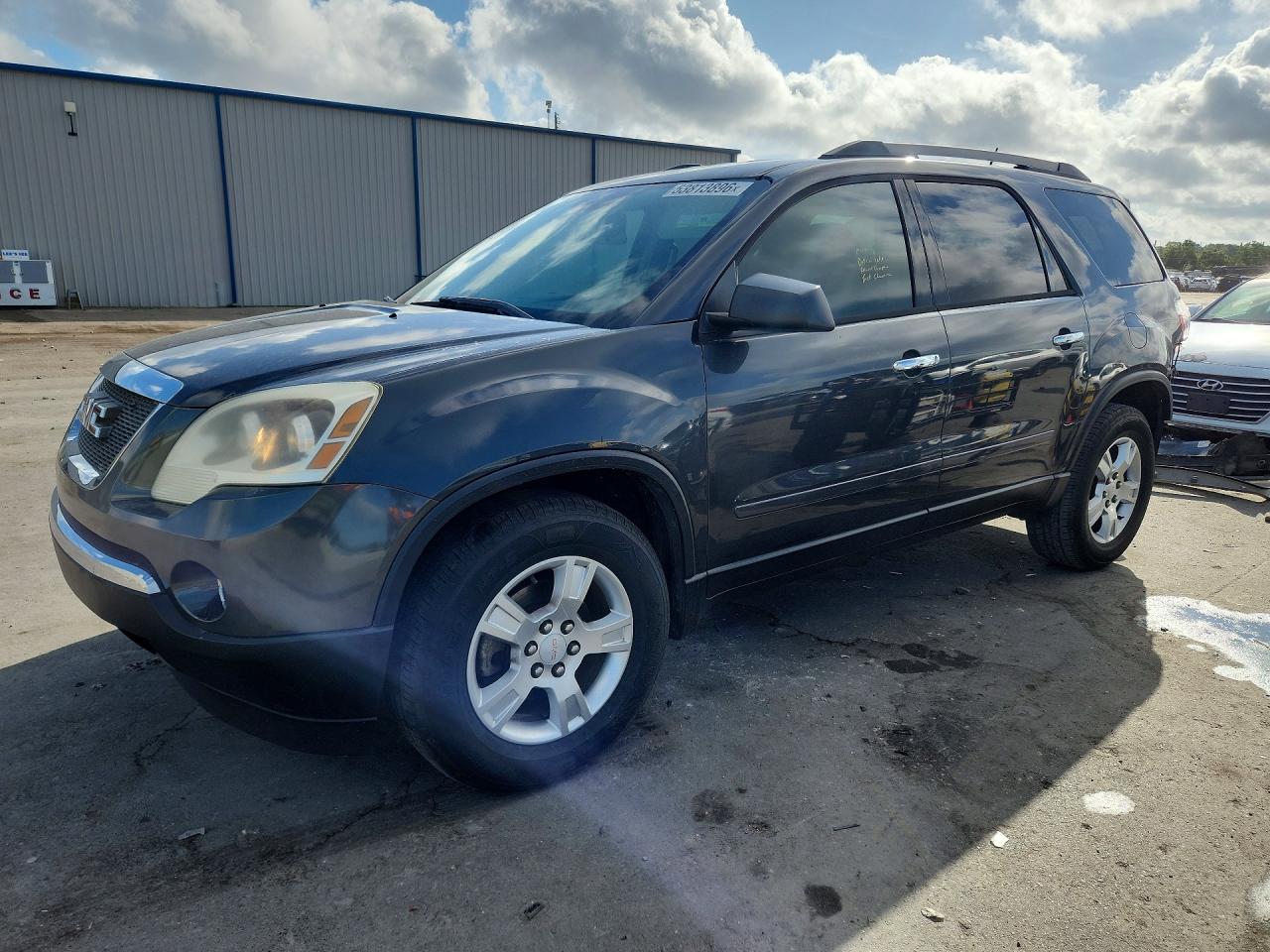 Salvage GMC Acadia Image
