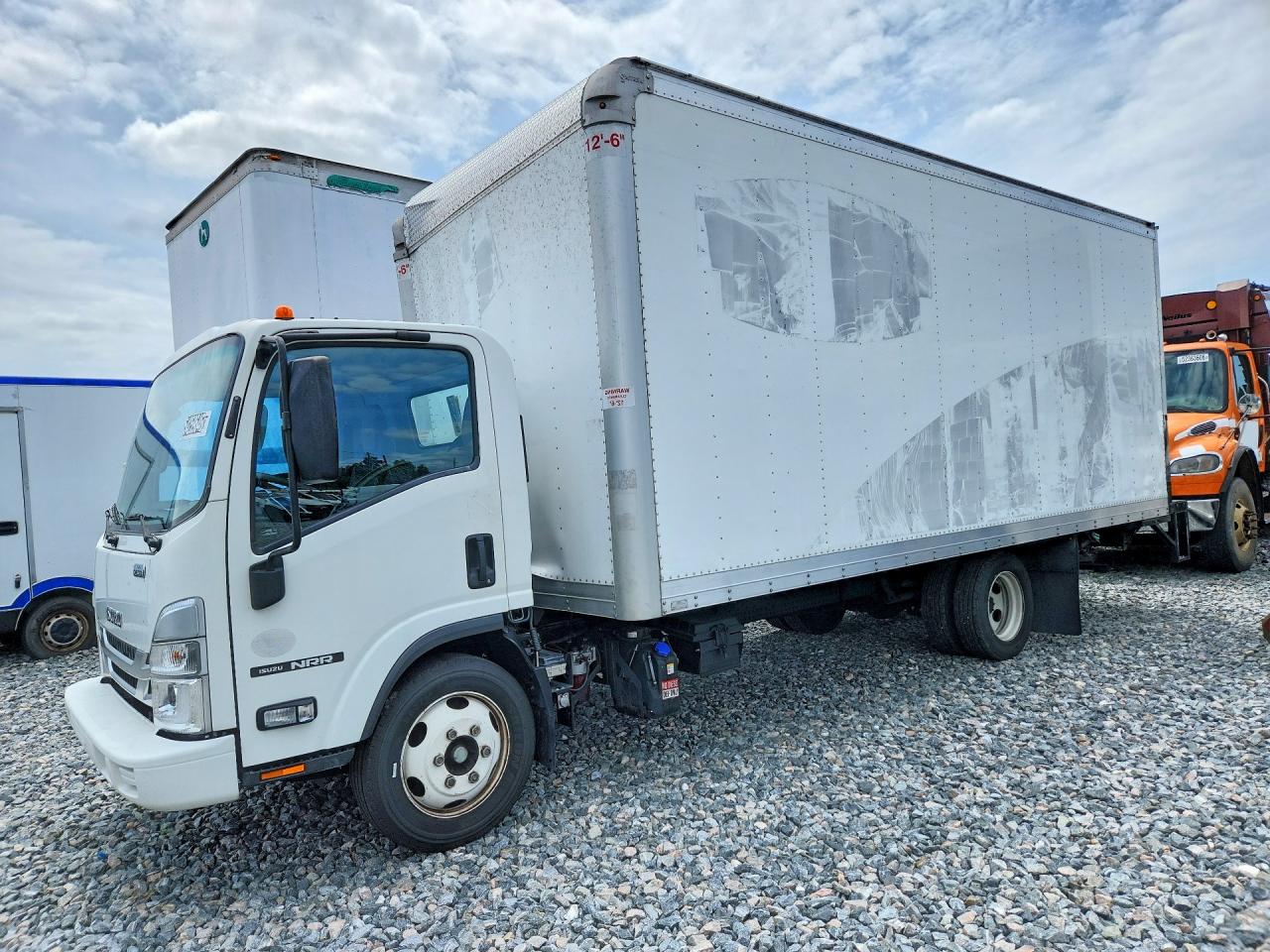 Salvage Isuzu Npr Image