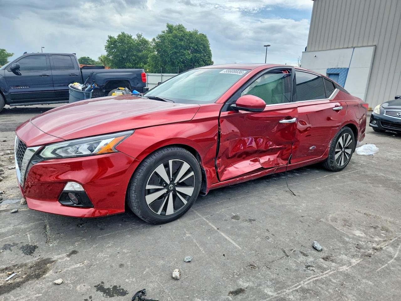 Salvage Nissan Altima Image