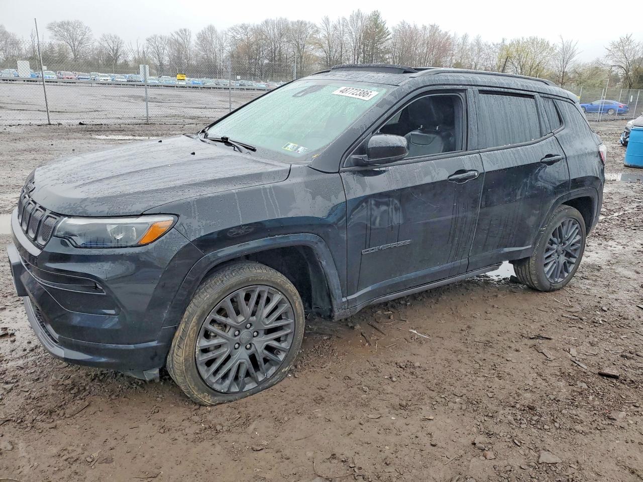 Salvage Jeep Compass Image