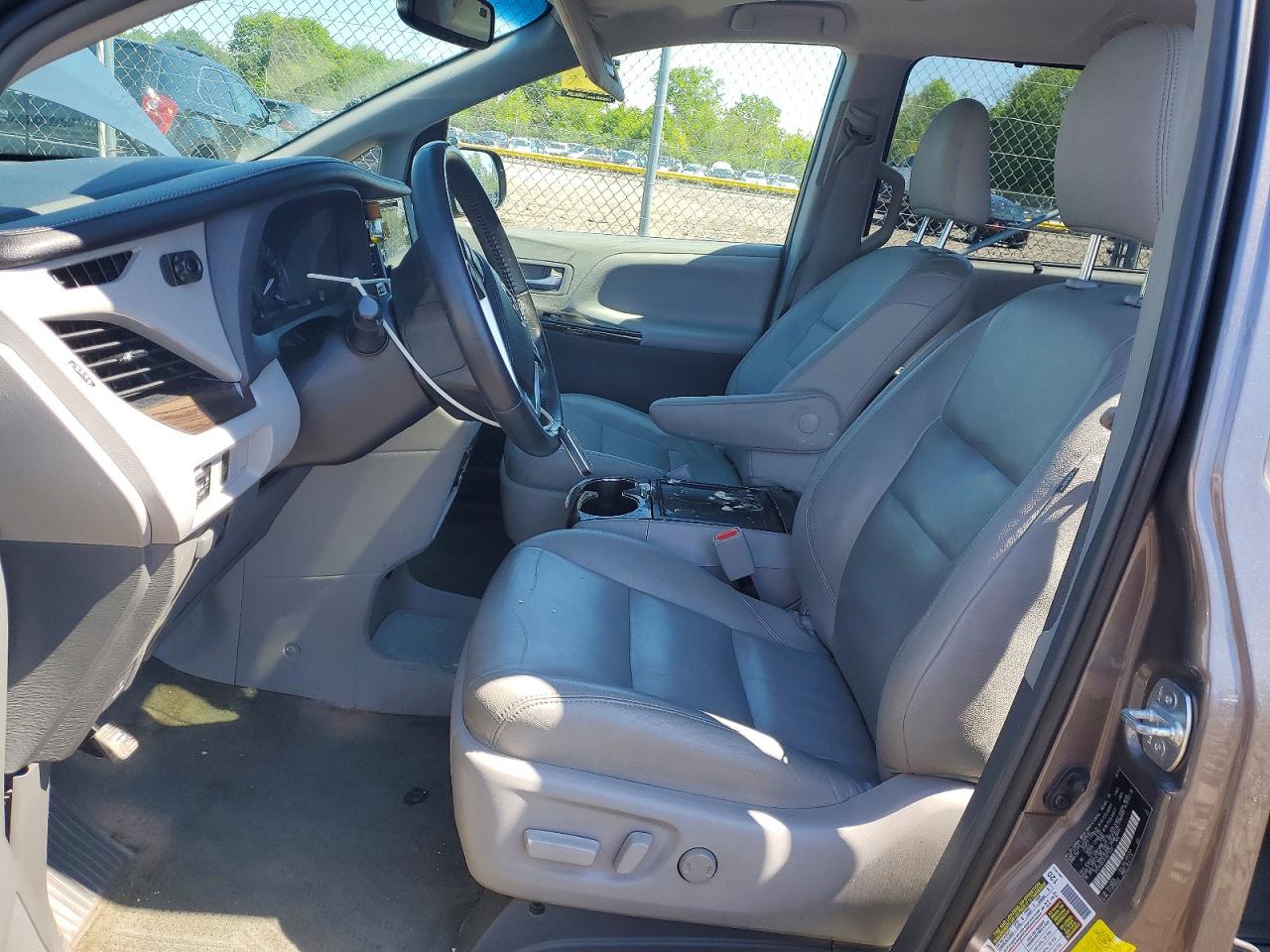 Toyota Sienna Xle 8-passenger