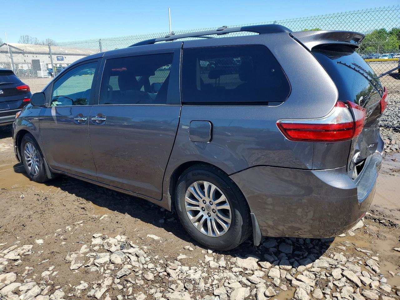 Toyota Sienna Xle 8-passenger