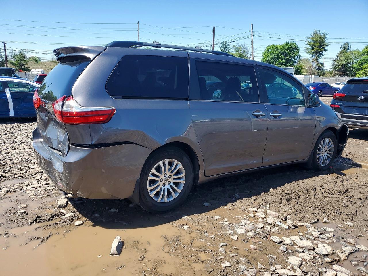 Toyota Sienna Xle 8-passenger