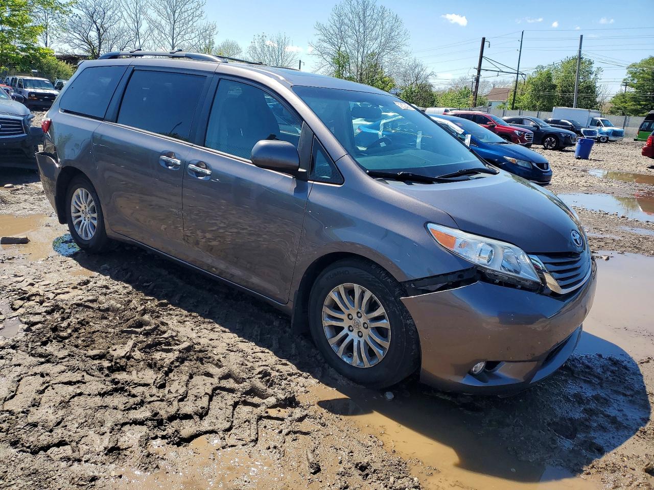 Toyota Sienna Xle 8-passenger