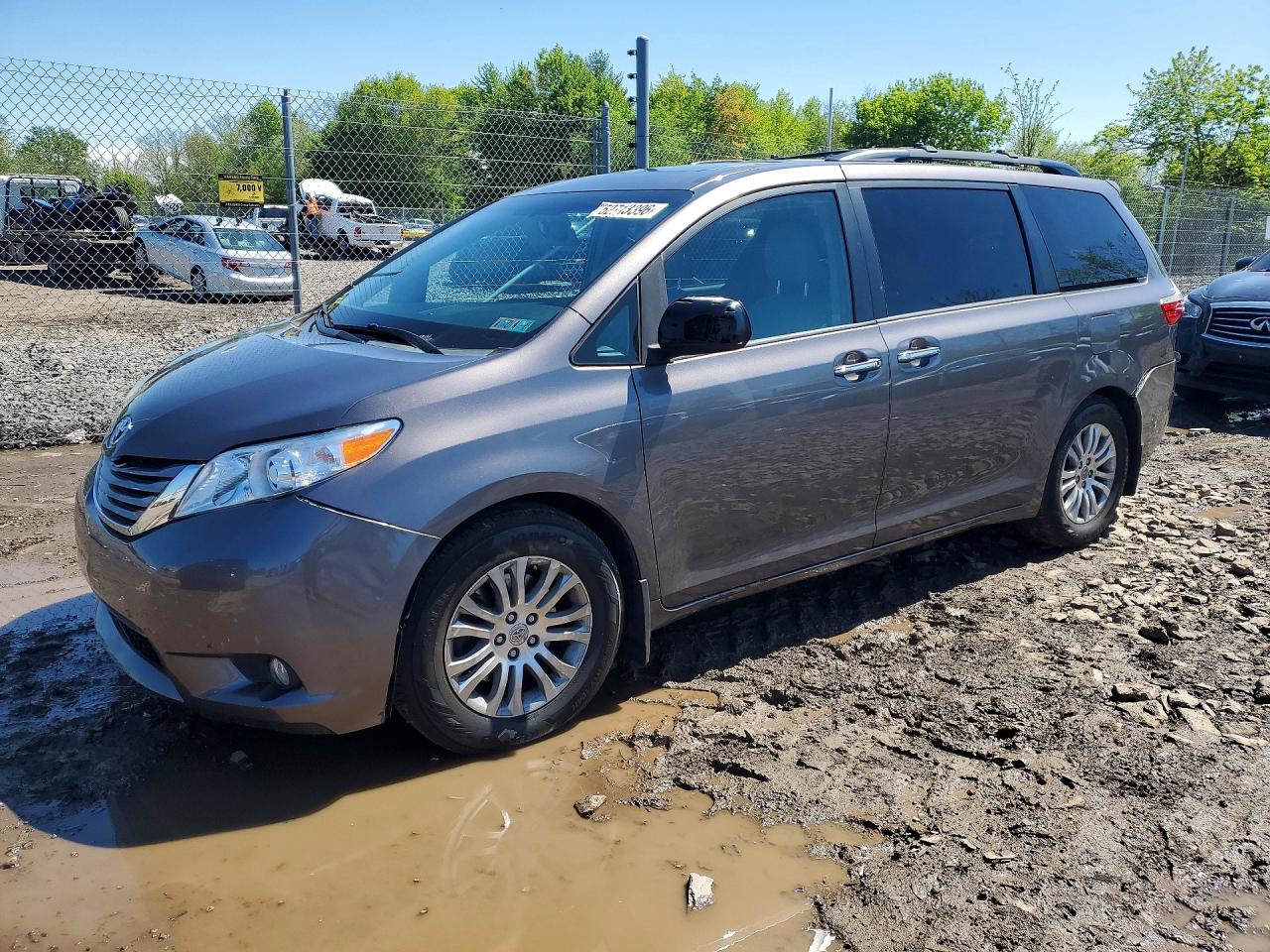 Salvage Toyota Sienna Image