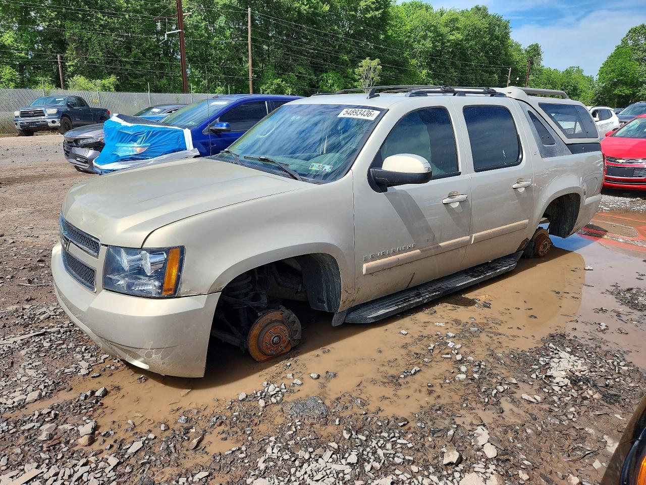 Salvage Chevrolet Avalanche Image