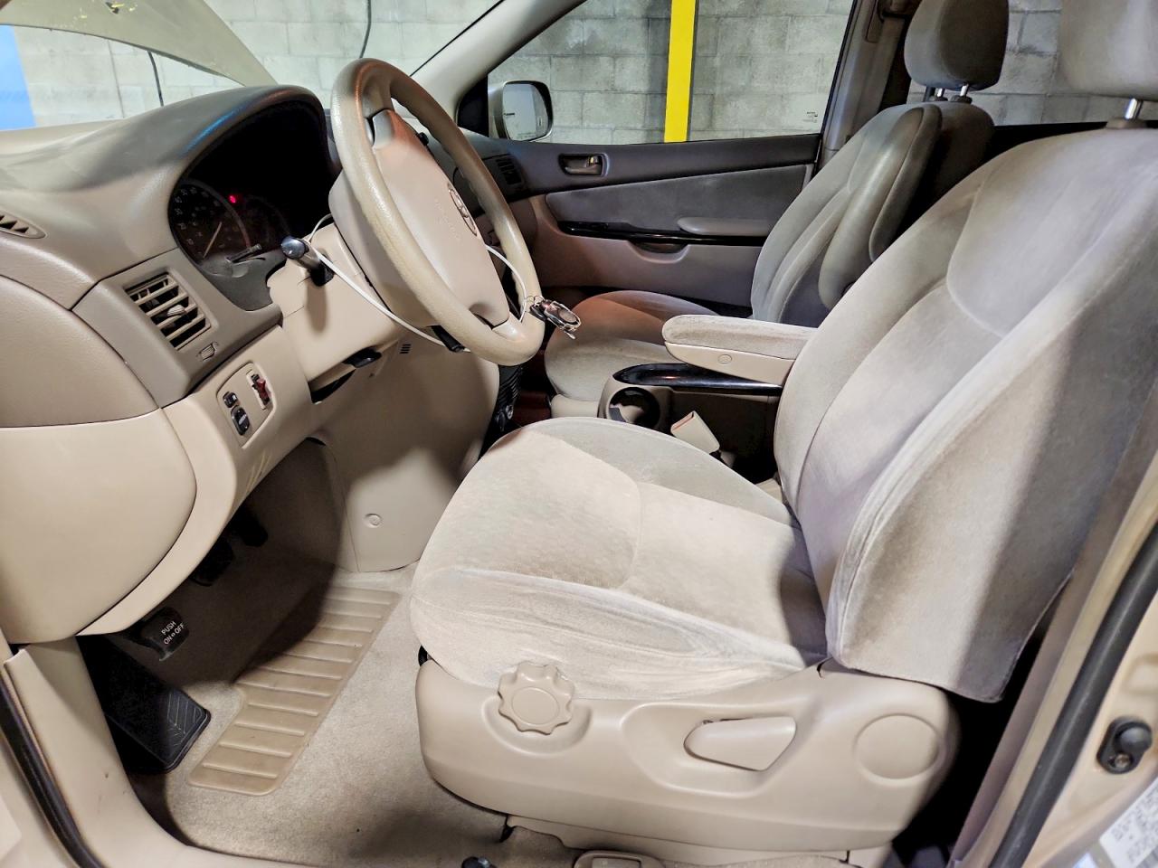 Toyota Sienna Ce 7 Passenger