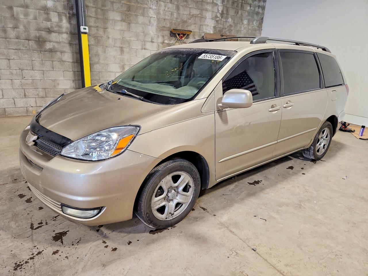 Salvage Toyota Sienna Image
