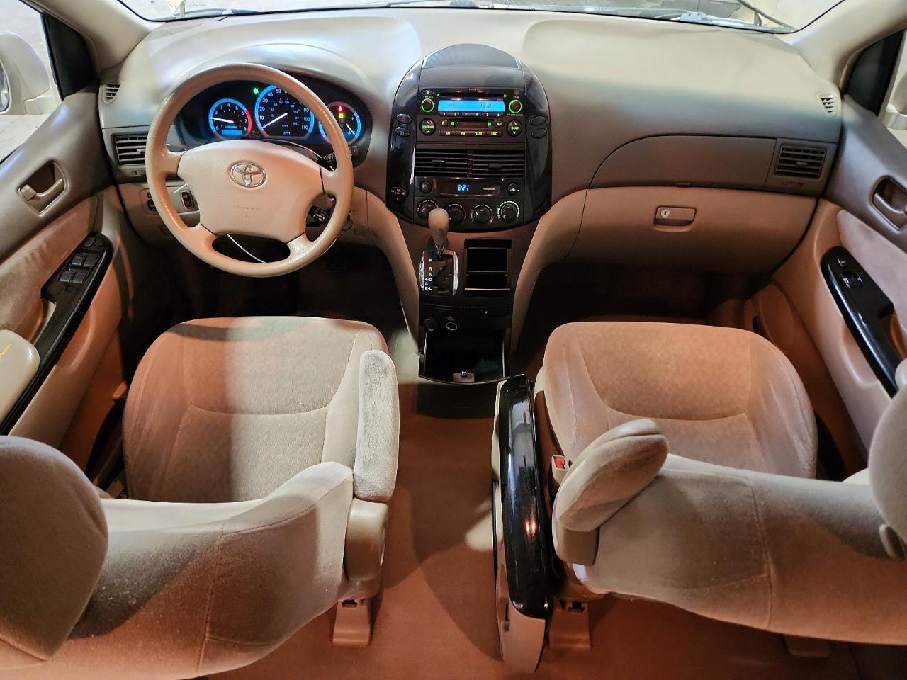 Toyota Sienna Ce 7 Passenger