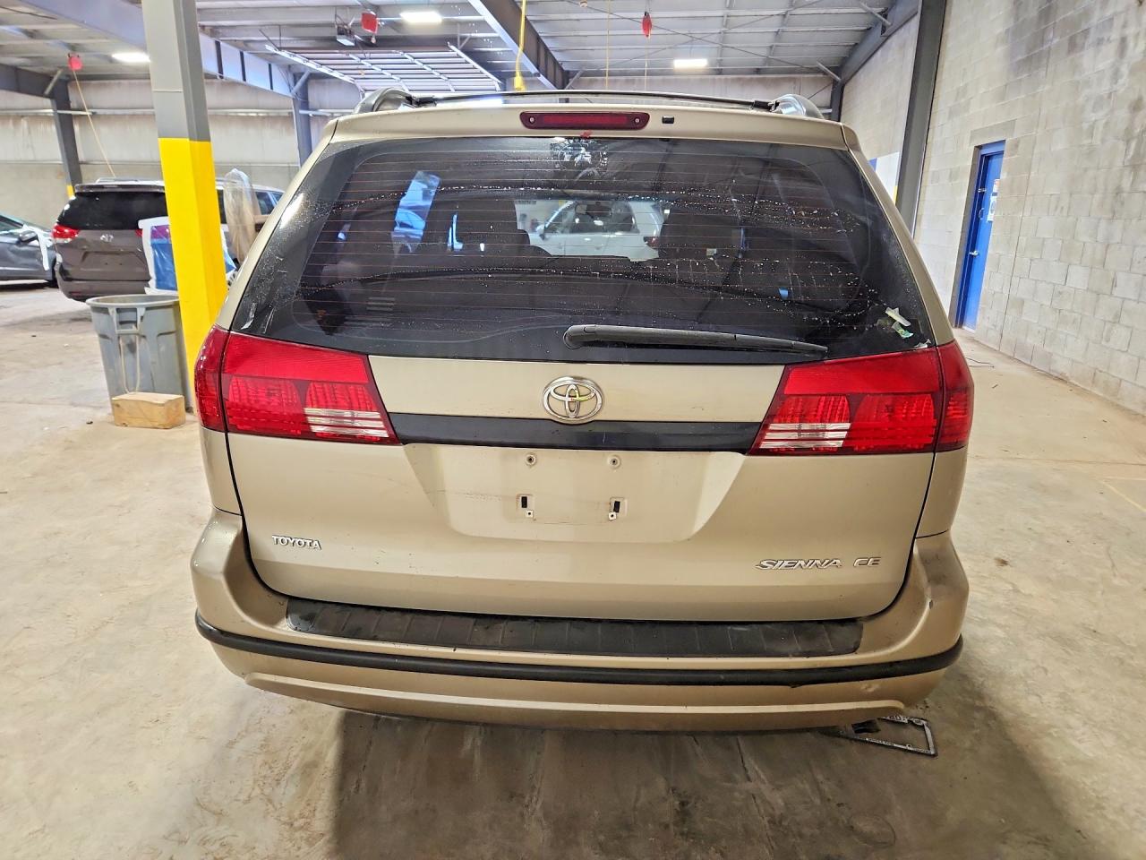 Toyota Sienna Ce 7 Passenger