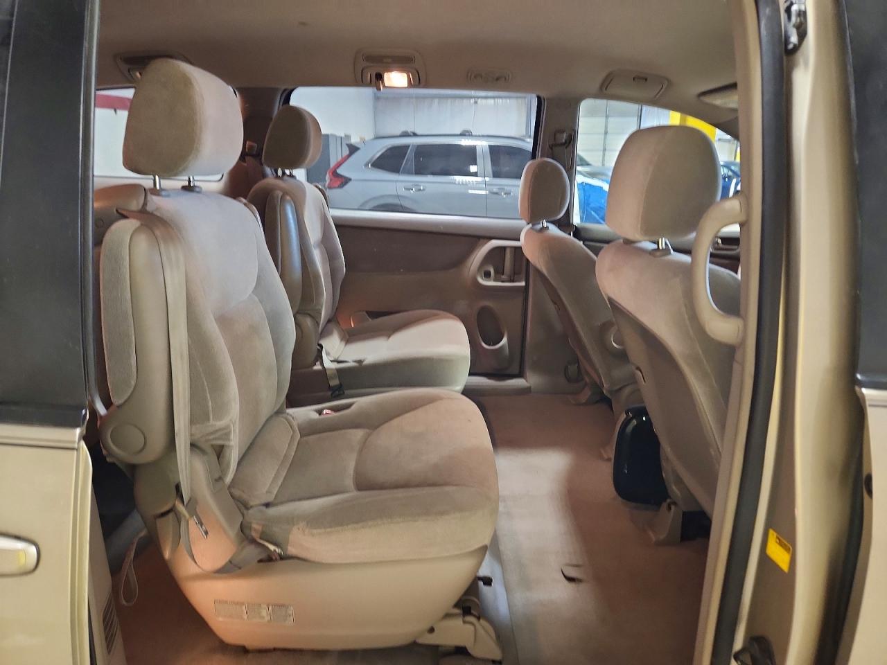 Toyota Sienna Ce 7 Passenger