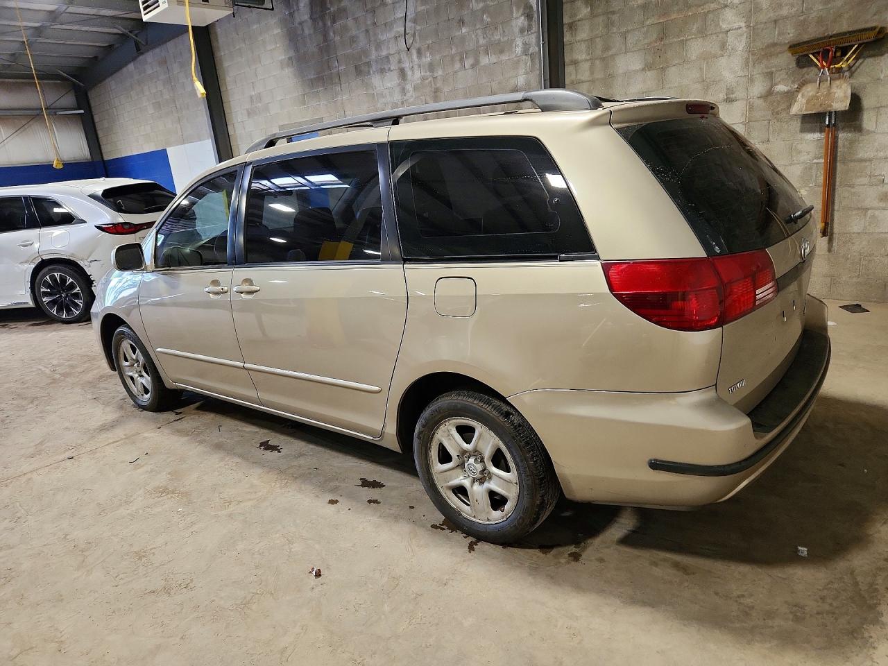 Toyota Sienna Ce 7 Passenger