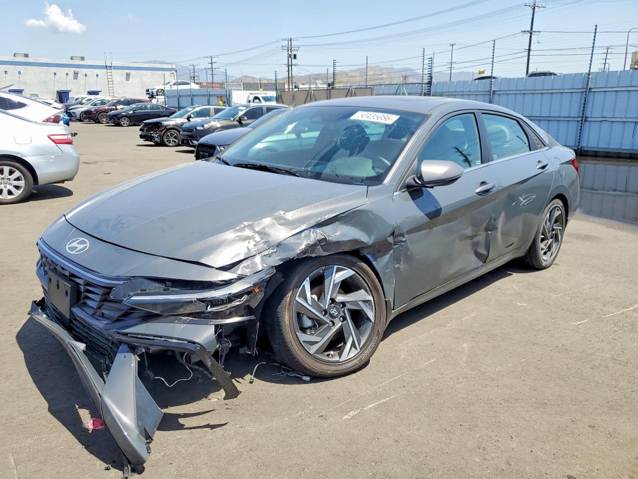 Salvage Hyundai ELANTRA Image