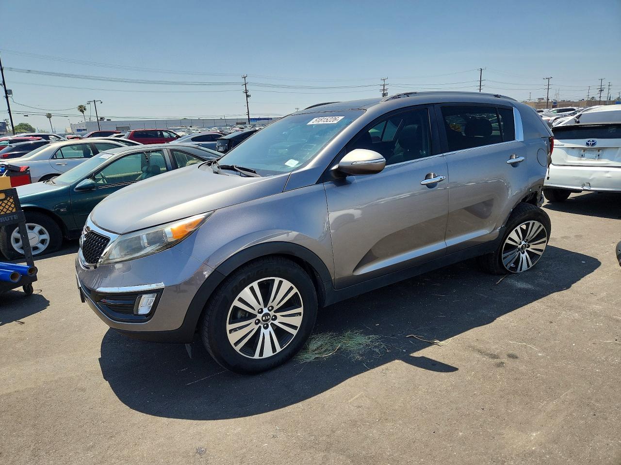 Salvage Kia Sportage Image