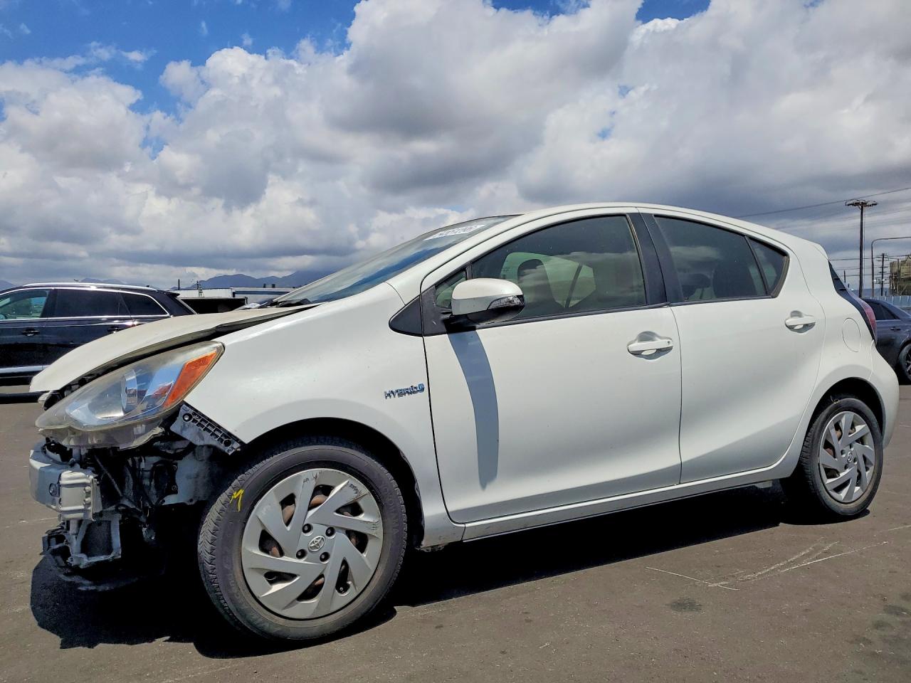 Salvage Toyota Prius Image