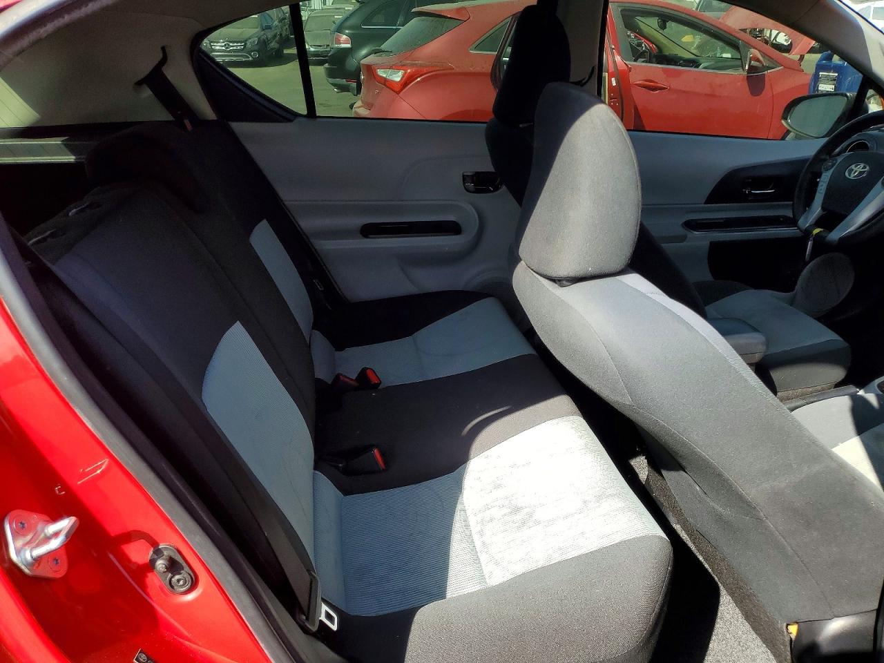 Toyota Prius c Three