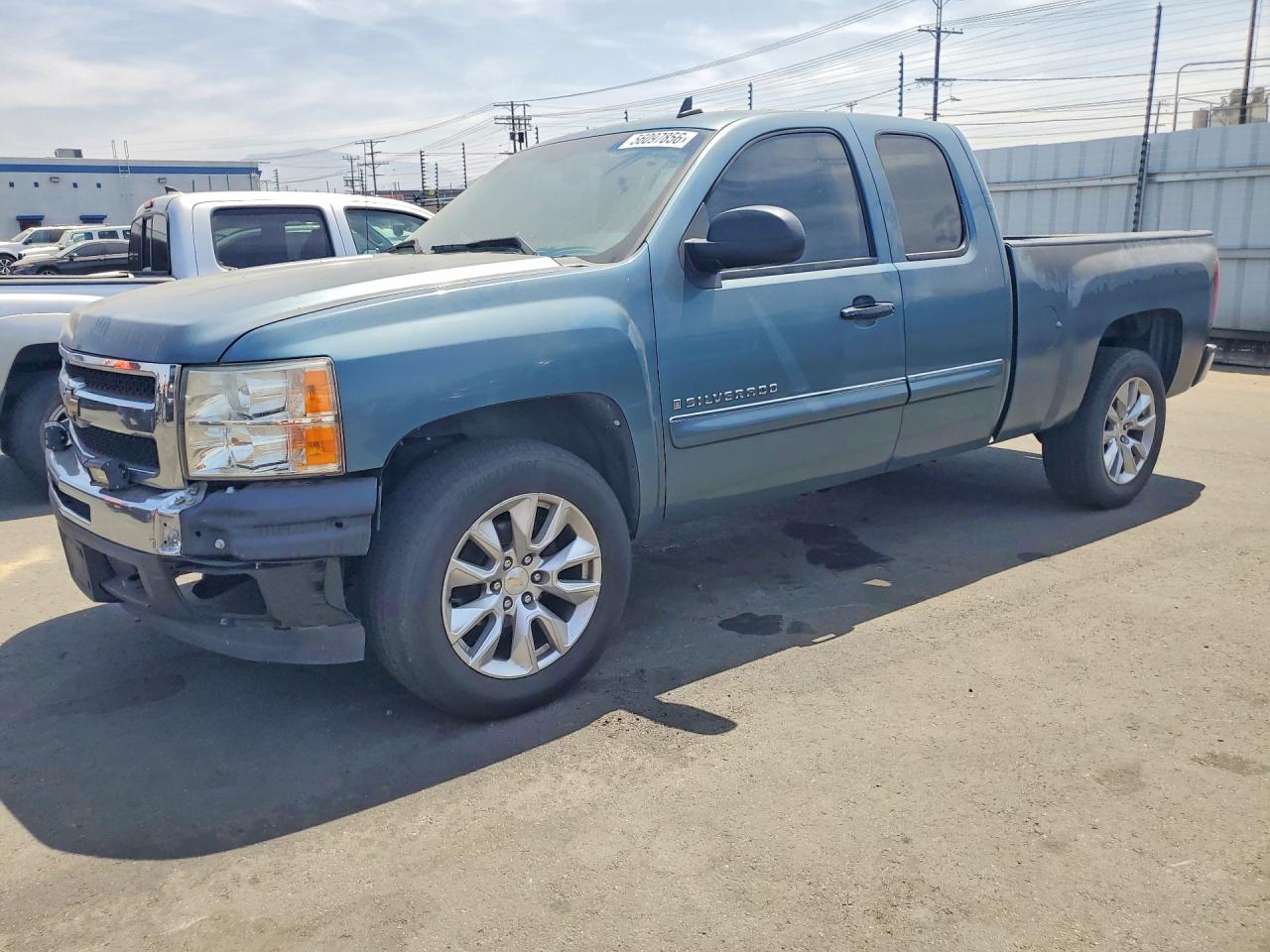 Salvage Chevrolet Silverado Image