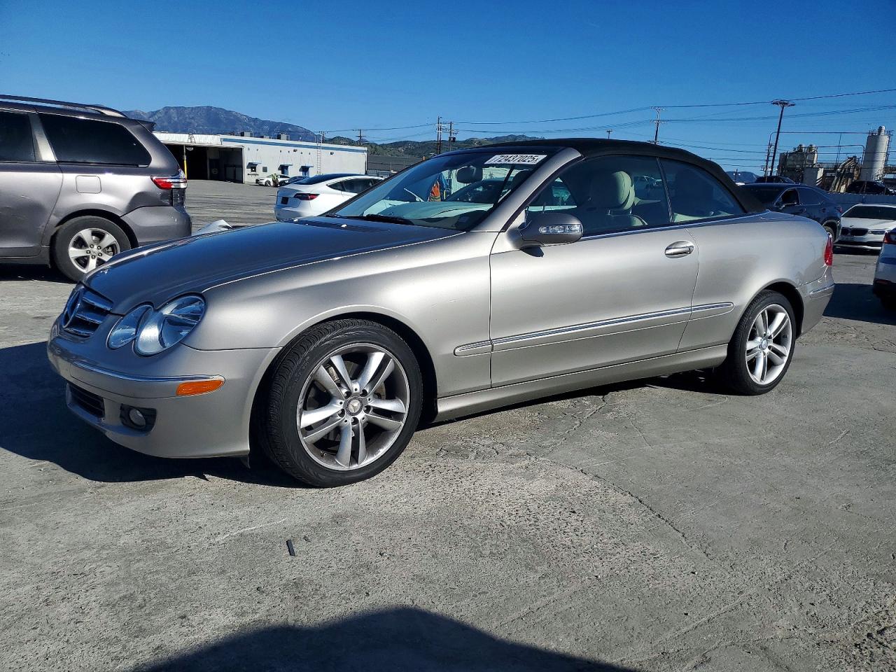 Salvage Mercedes-Benz Clk-class Image