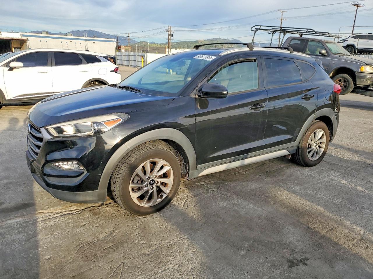 Salvage Hyundai TUCSON Image