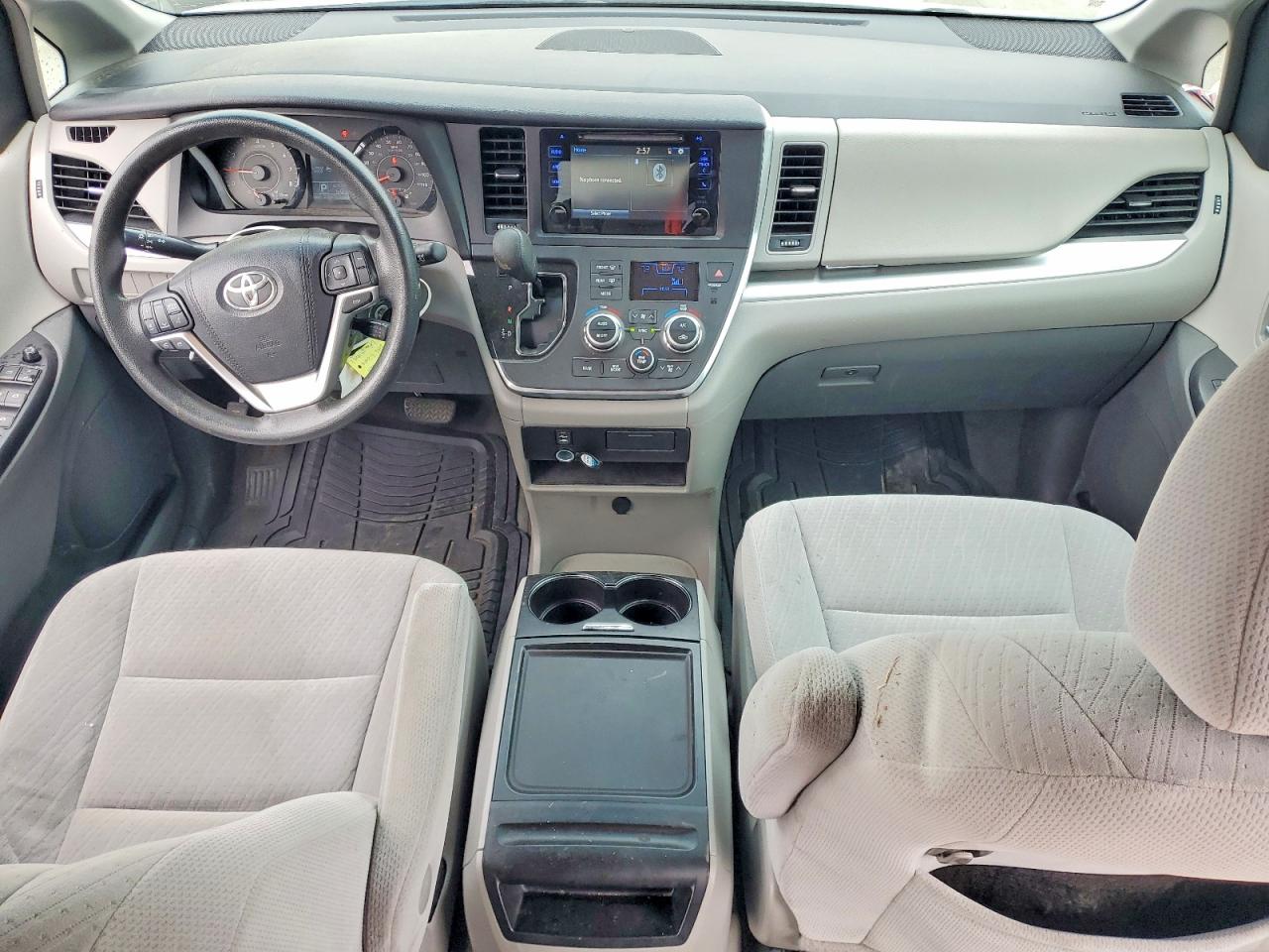 Toyota Sienna Le