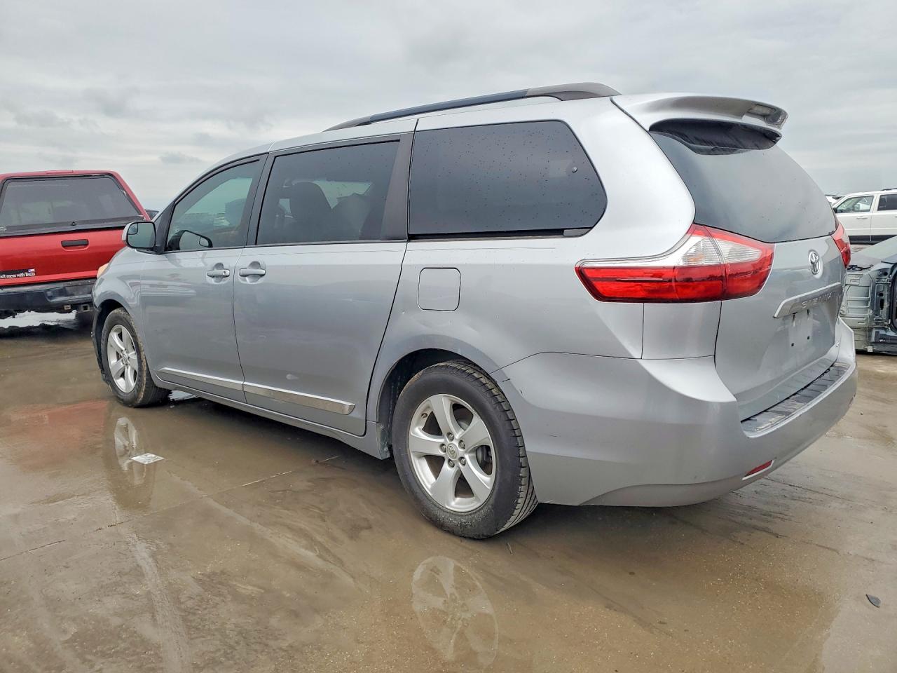 Toyota Sienna Le