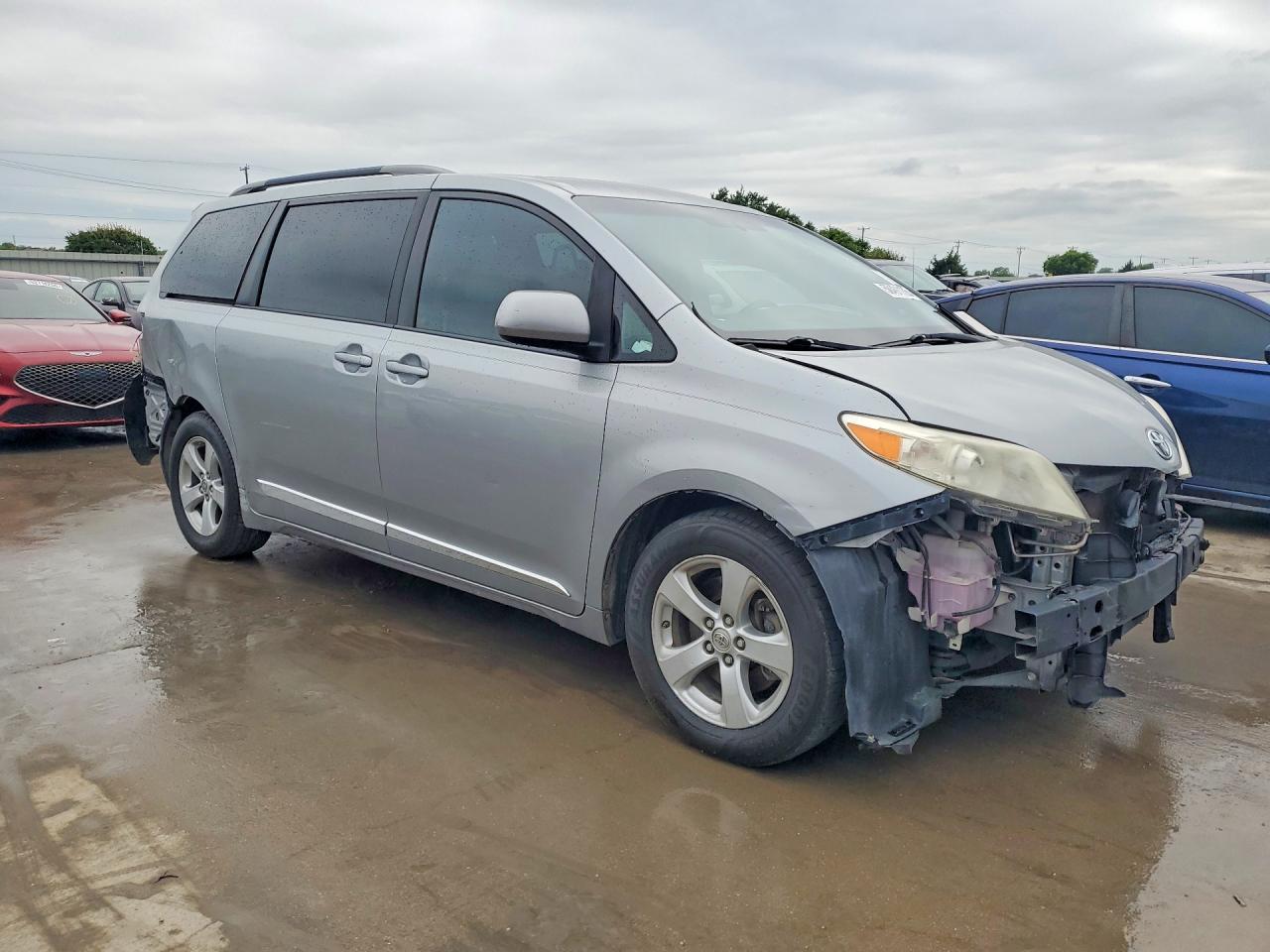 Toyota Sienna Le