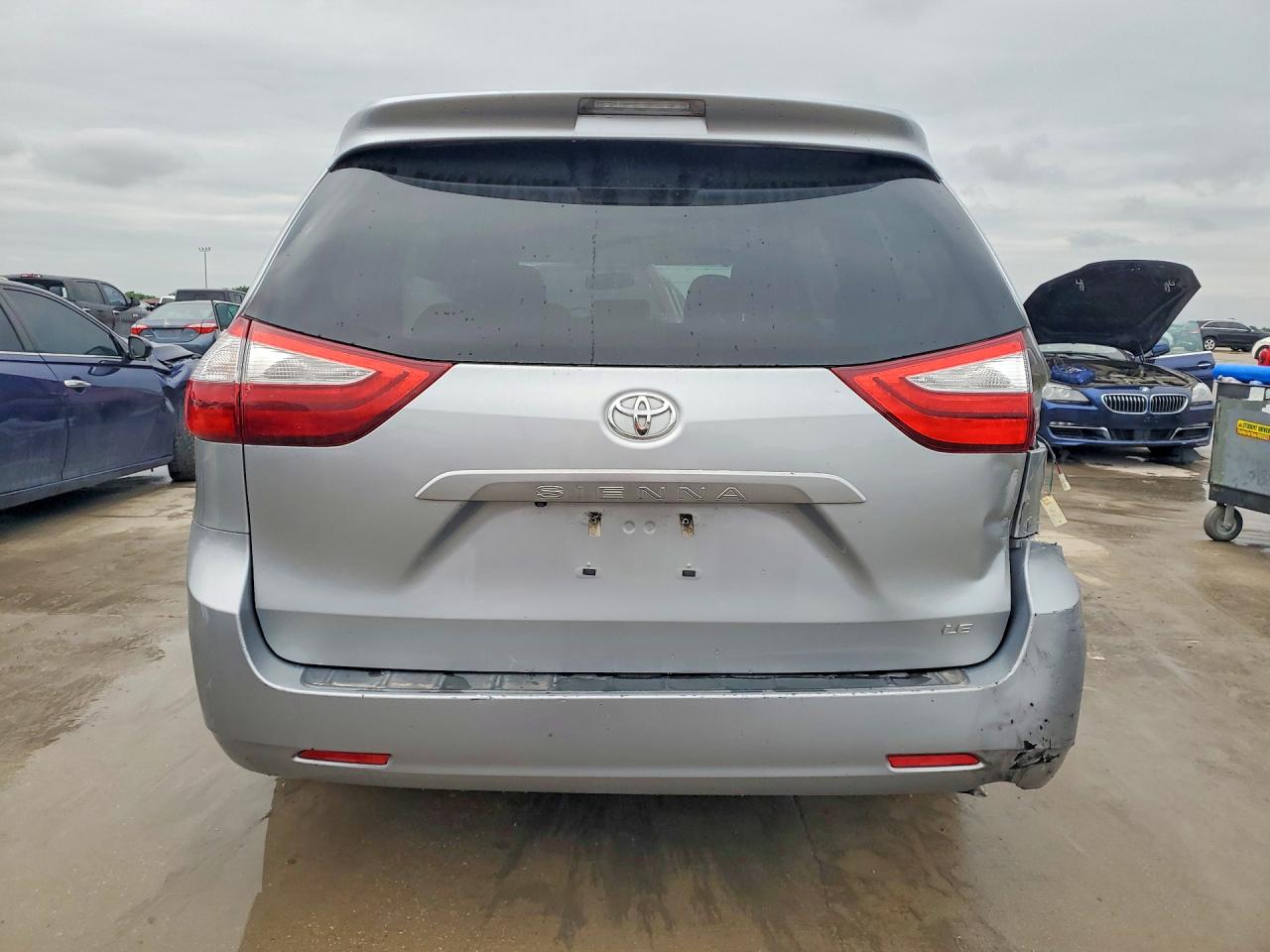 Toyota Sienna Le