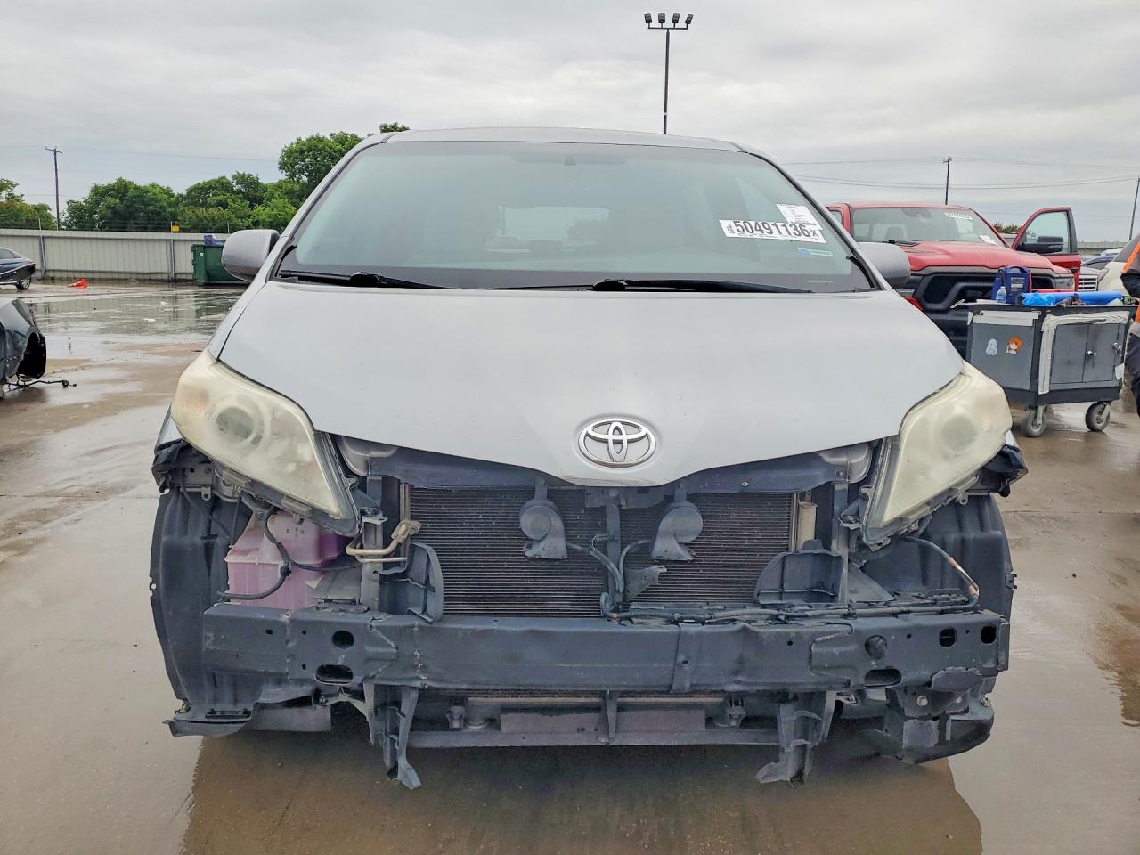 Toyota Sienna Le