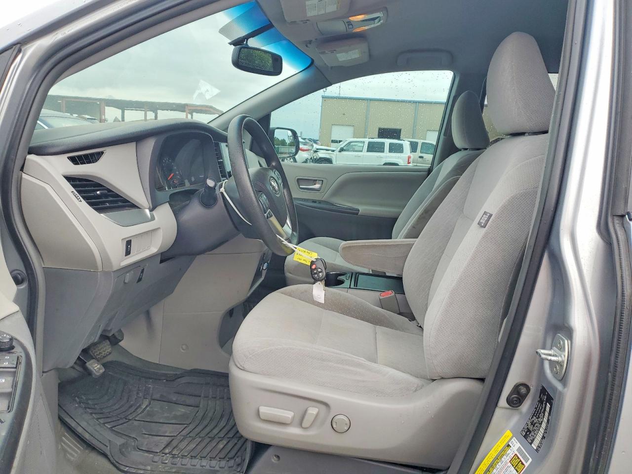 Toyota Sienna Le