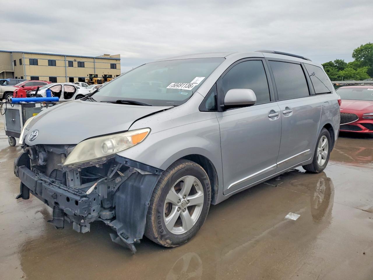 Salvage Toyota Sienna Image
