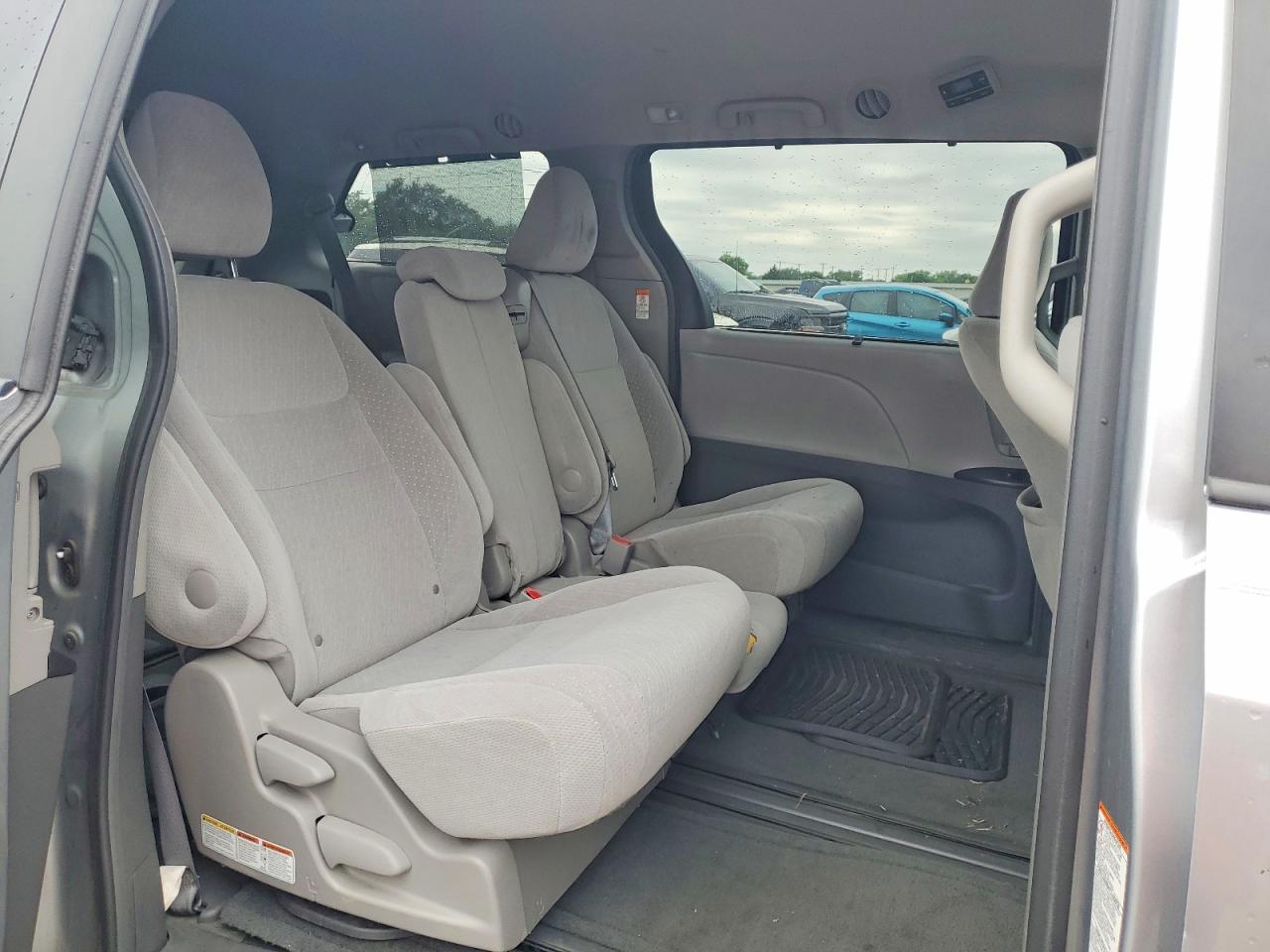 Toyota Sienna Le