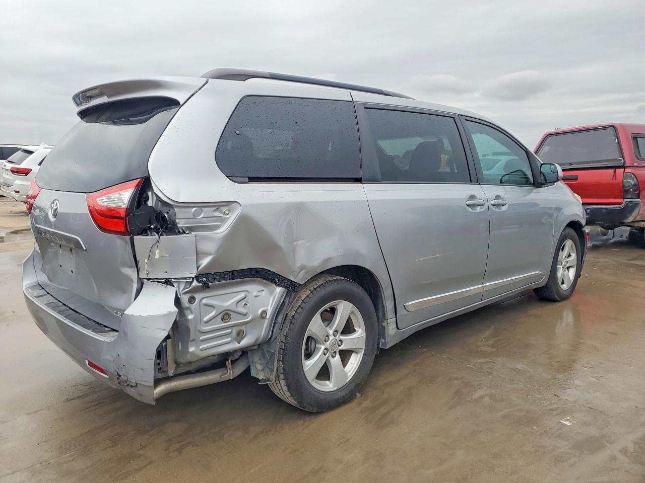 Toyota Sienna Le