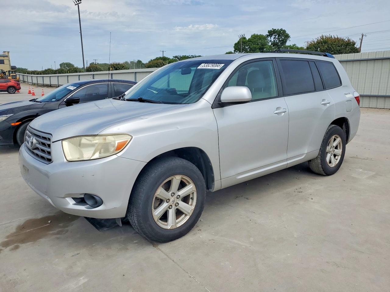 Salvage Toyota Highlander Image
