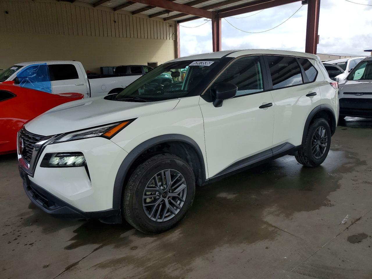 Salvage Nissan Rogue Image