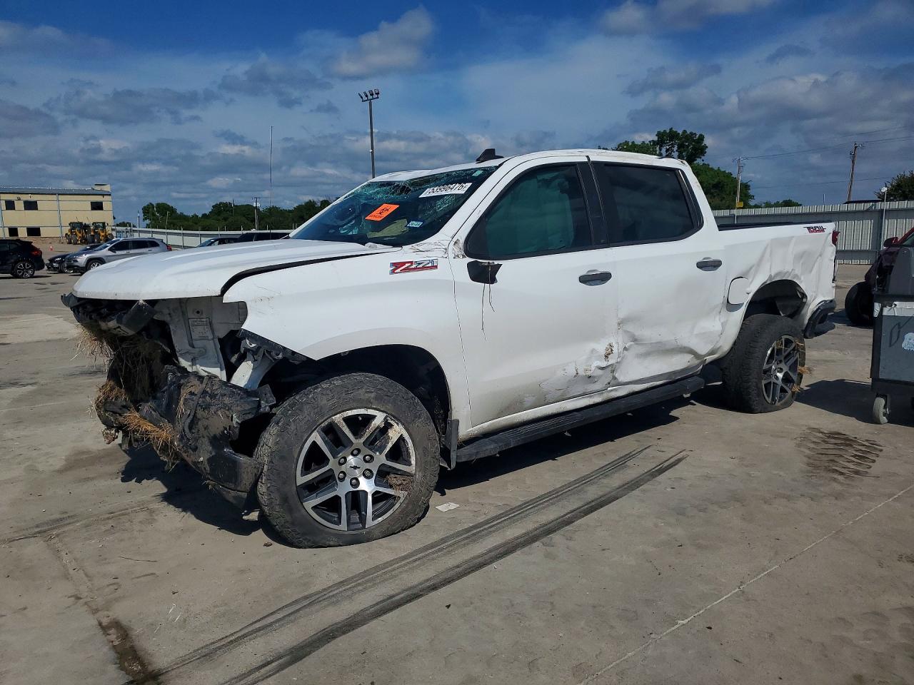 Salvage Chevrolet Silverado Image