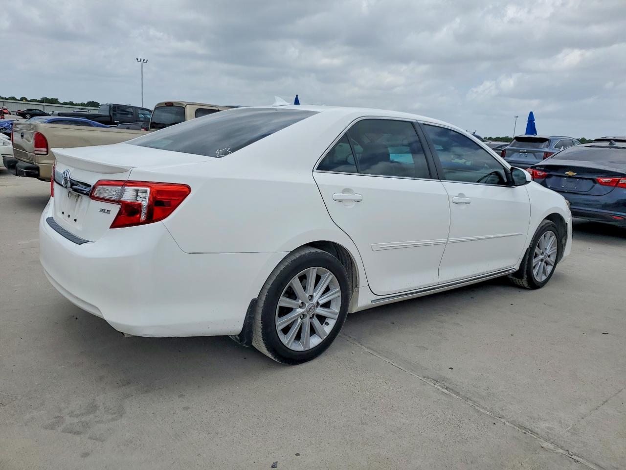 Toyota Camry Xle V6