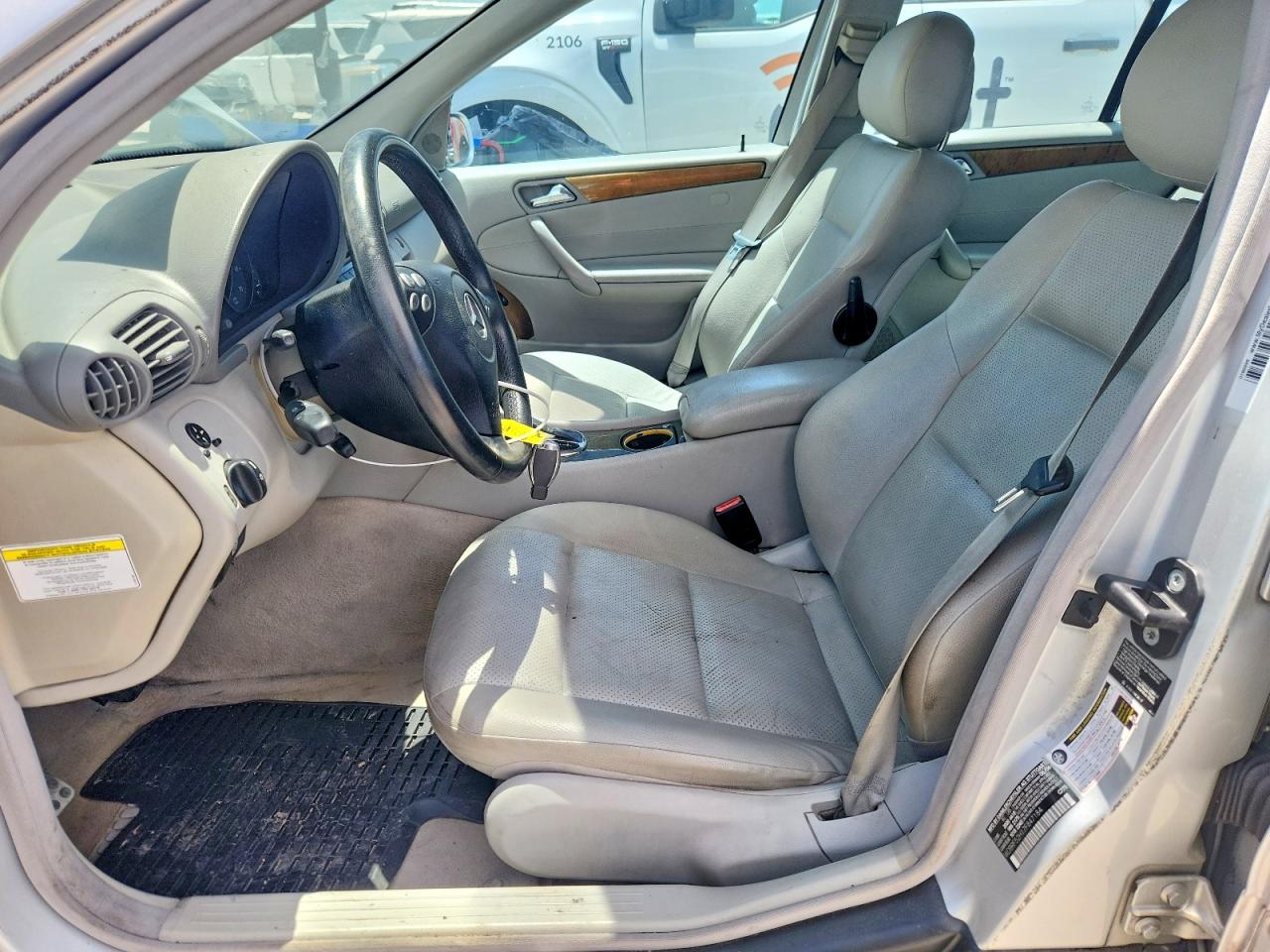 Mercedes-Benz C-Class 230