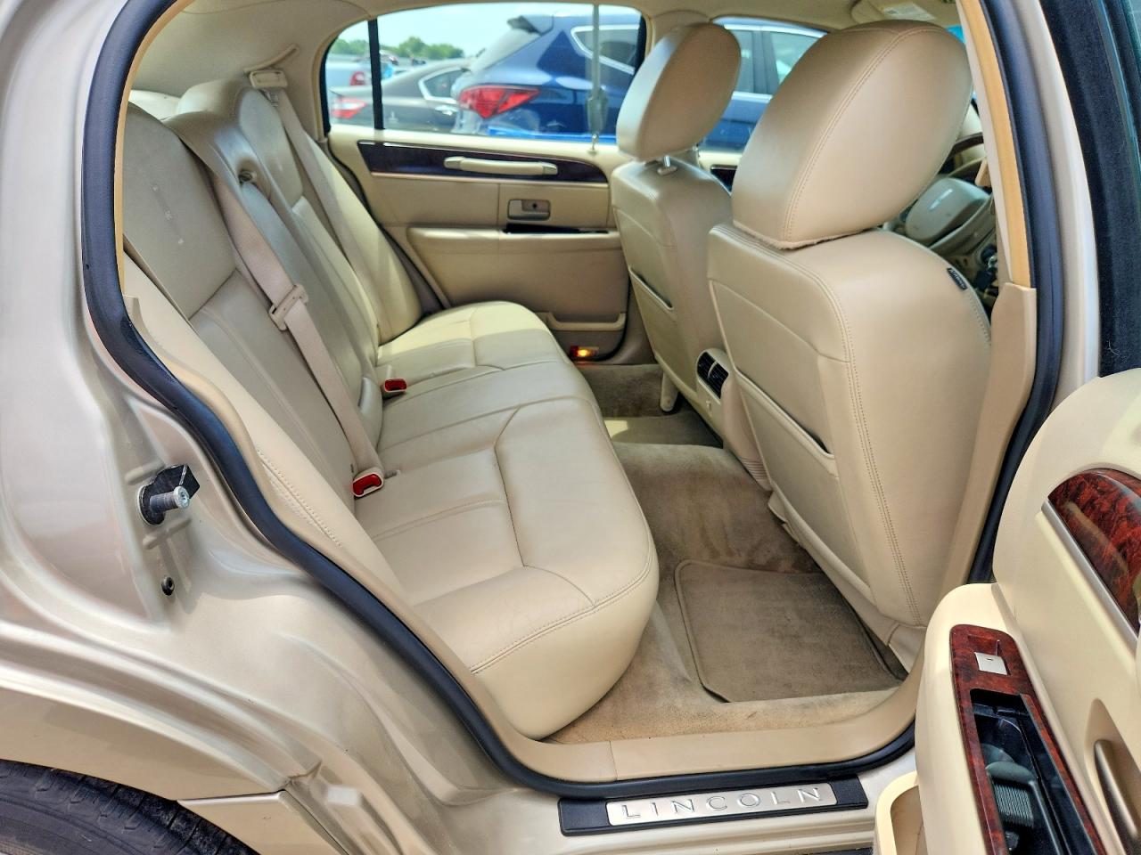 Lincoln Towncar Signature Limited