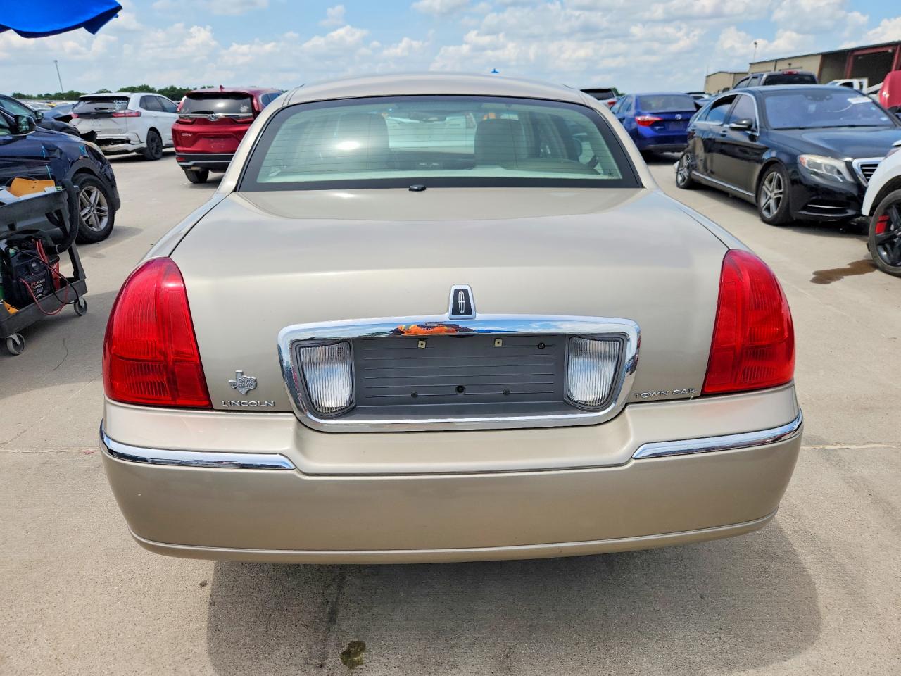 Lincoln Towncar Signature Limited